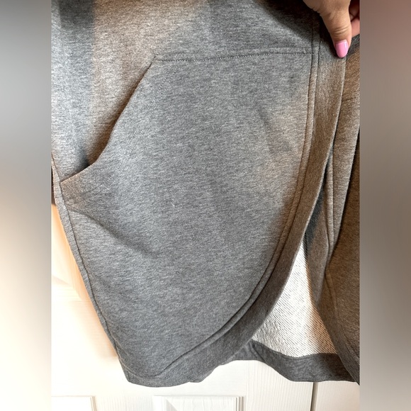 Nike cardigan, size medium - Picture 5 of 14